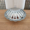 Beurrier vintage en forme de coquillage années 70 en chrome et verre bleu - Hello Broc