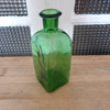 Bouteille verte de forme carrée en verre moulé par Hello Broc brocante en ligne