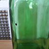 Bouteille verte de forme carrée en verre moulé par Hello Broc brocante en ligne