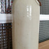 Bouteille vintage en grès vernissé écru par Hello Broc brocante en ligne