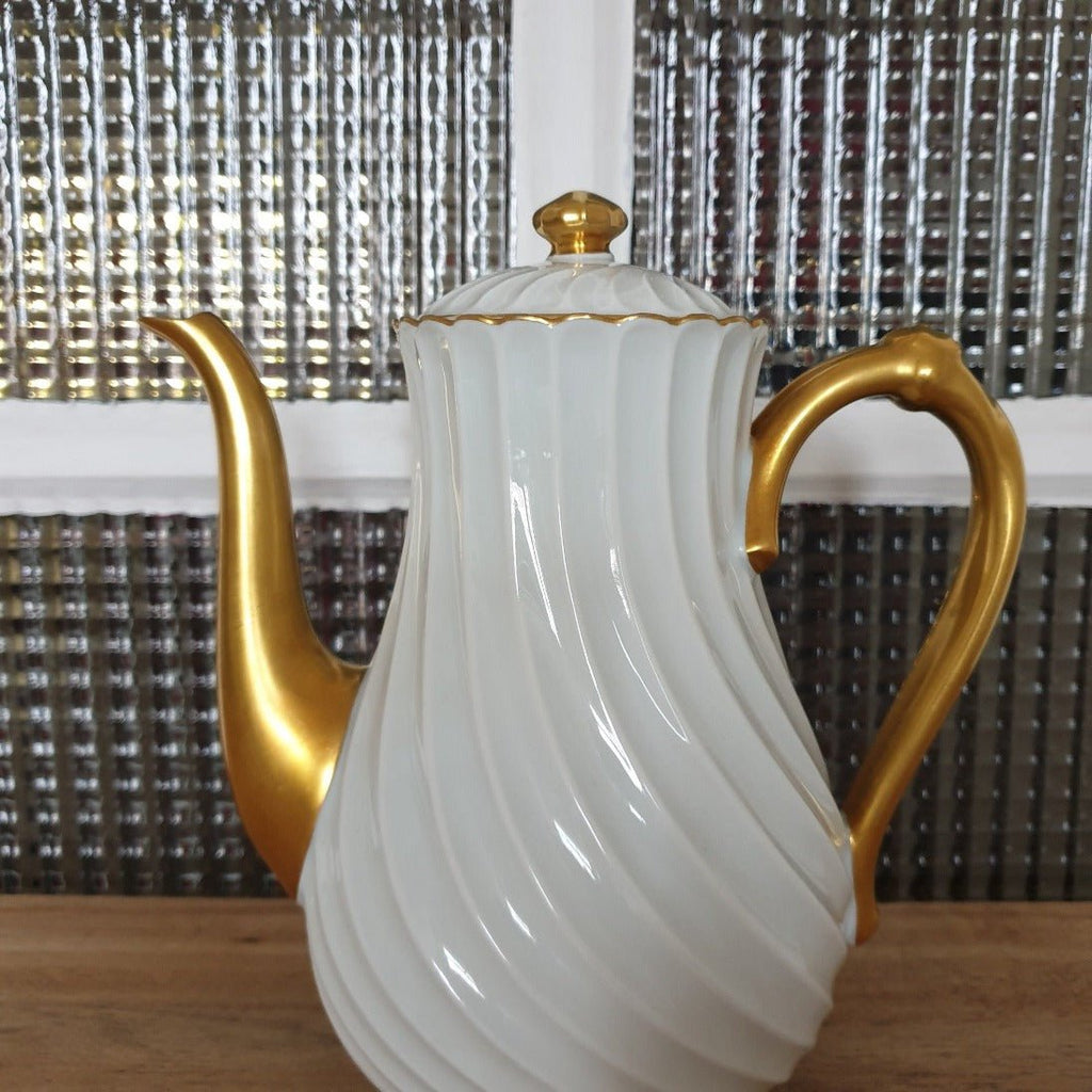 Cafetière en porcelaine blanche de Limoges Haviland modèle torse liseré doré - Hello Broc