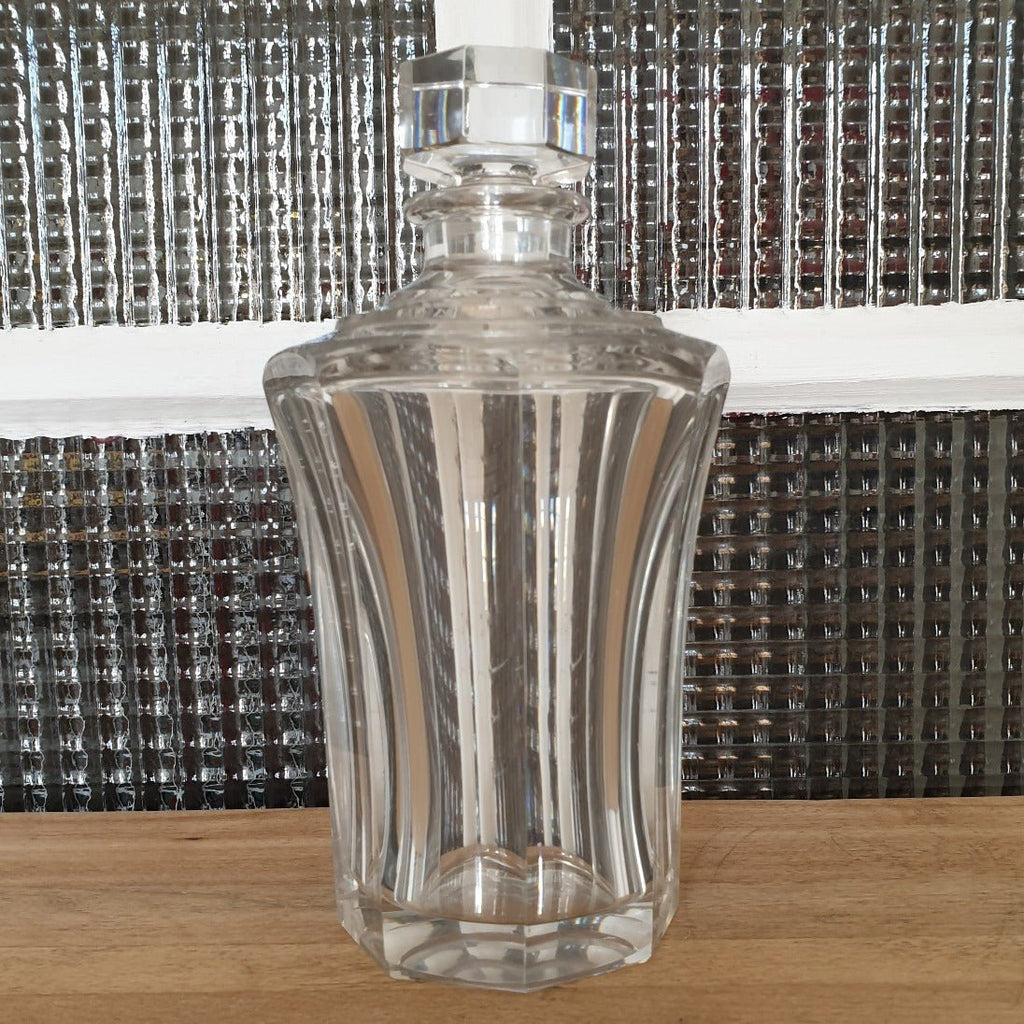 Carafe octogonale en cristal attribué à Saint Louis avec bouchon d'origine Circa 1930 1940 par Hello Broc brocante en ligne