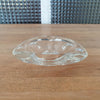 Cendrier en verre moulé triangulaire Reims France petit 9,5 cm par Hello Broc brocante en ligne
