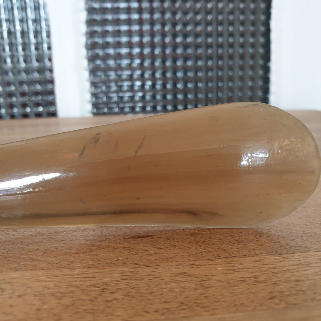 Chausse-pied en bambou et plastique imitation corne - Hello Broc