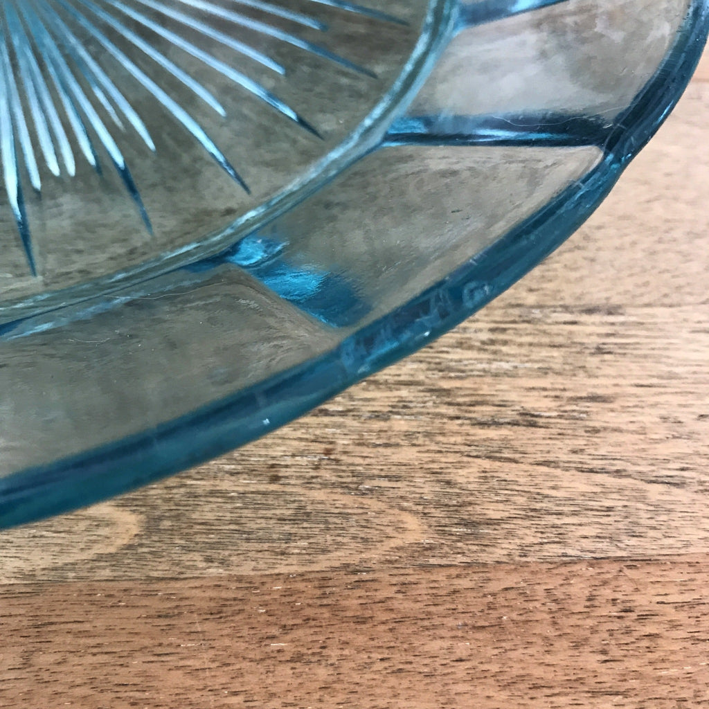Cloche à fromage et son plateau en verre moulé bleu – Hello Broc