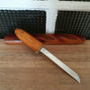 Couteau à pain en bois en forme de baguette par Cuzin - Hello Broc