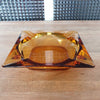 Grand cendrier carré en verre moulé ambré - Hello Broc