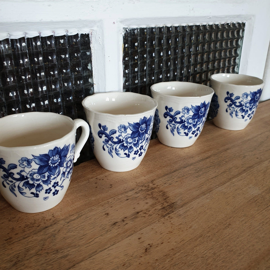 Lot de 4 tasses en faïence de Sarreguemines décor Derby bleu - Hello Broc