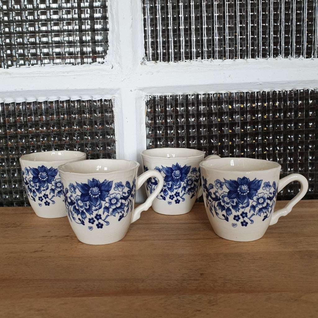 Lot de 4 tasses en faïence de Sarreguemines décor Derby bleu - Hello Broc