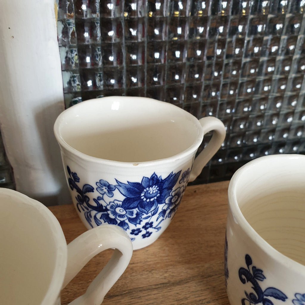 Lot de 4 tasses en faïence de Sarreguemines décor Derby bleu - Hello Broc