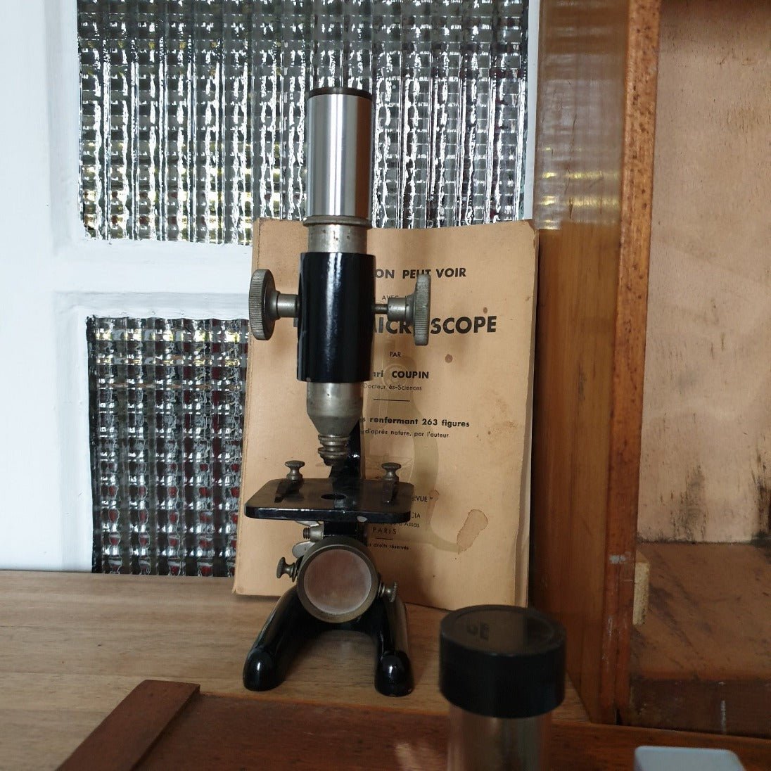 Jeu GEGE Scientifique Le Docteur en BIOLOGIE Microscope