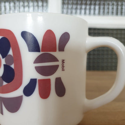 Lot 6 tasses / mugs et pichet vintage 1970 Arcopal Lot 6 tasses / mugs et pichet vintage 1970 Arcopal