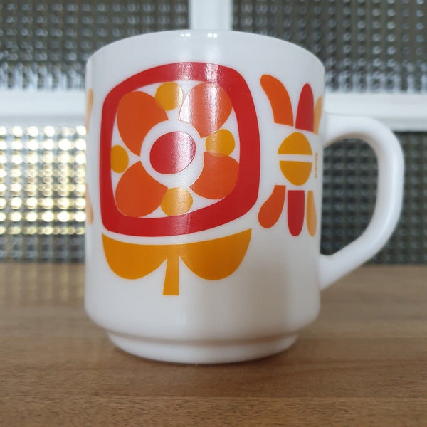 Mug / tasse vintage Arcopal Mobil années 70 - motifs oranges - Hello Broc