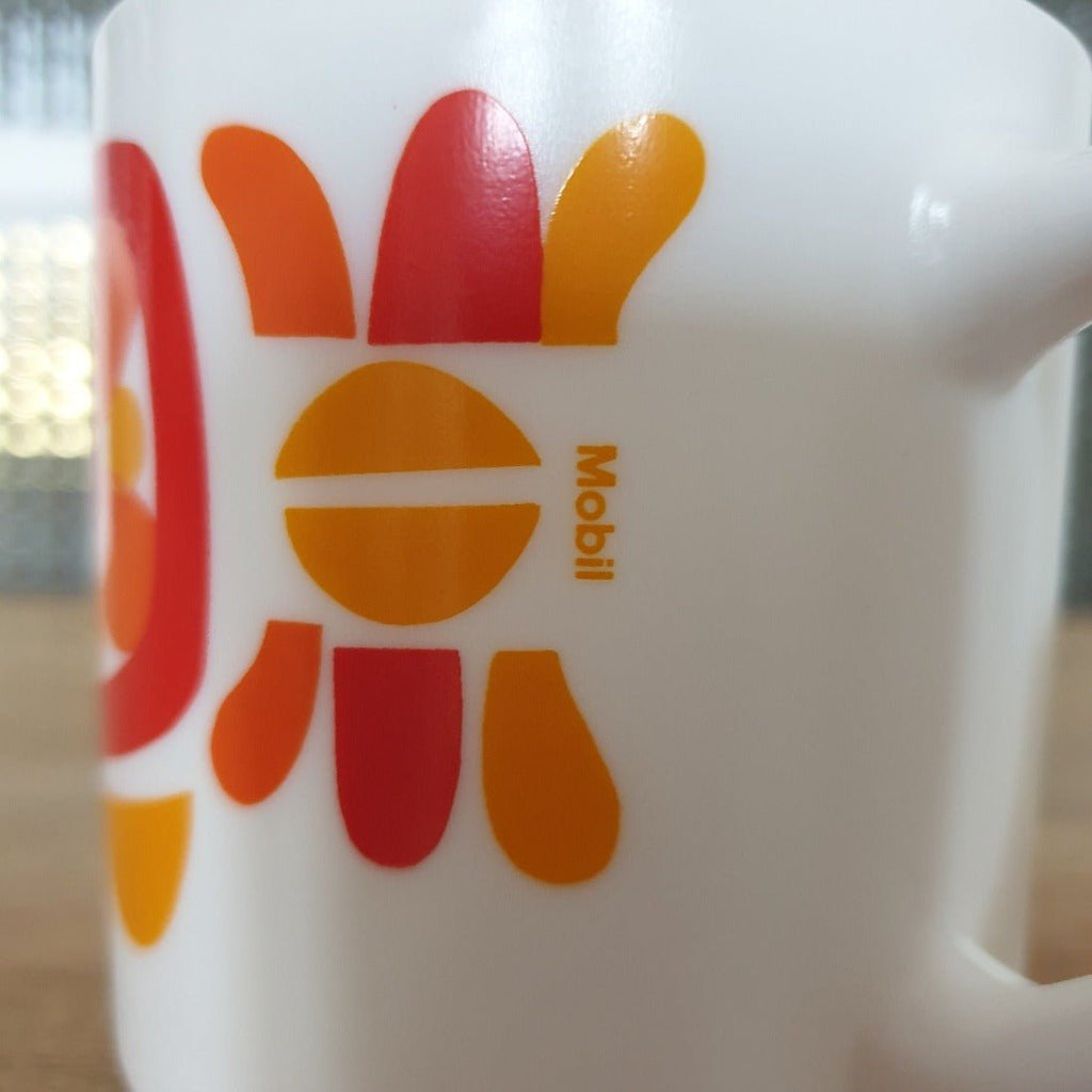 Mug / tasse vintage Arcopal Mobil années 70 - motifs oranges - Hello Broc
