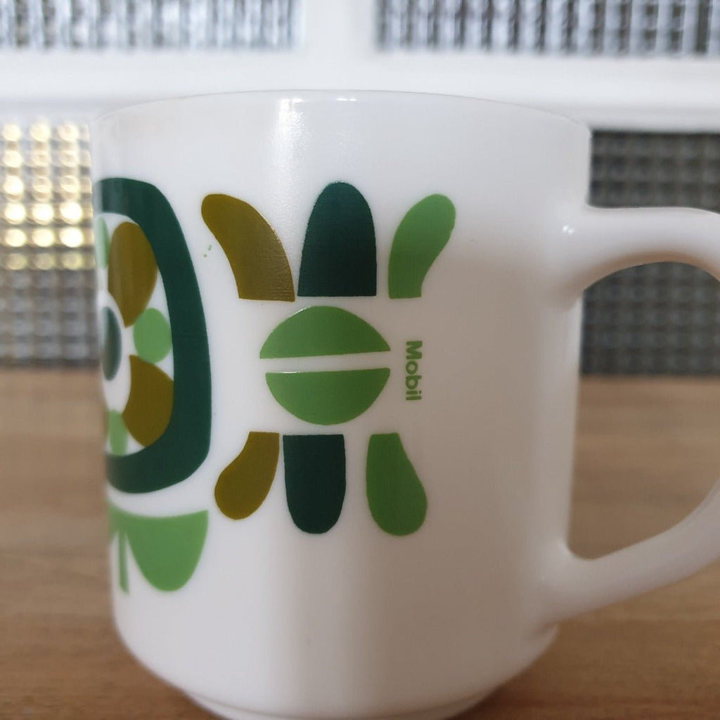 Mug / tasse vintage Arcopal Mobil années 70 motifs verts - Hello Broc