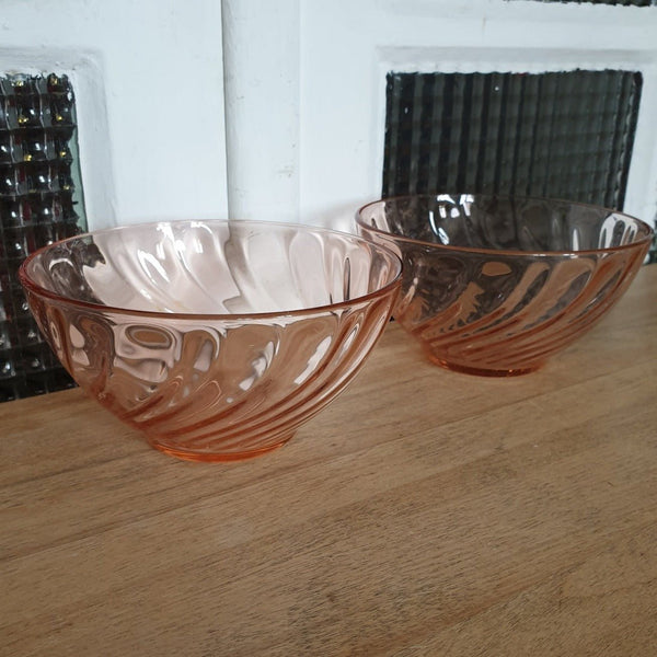 Paire de bols en verre moulé torsadé rose Arcoroc - 3 en stock - Hello Broc