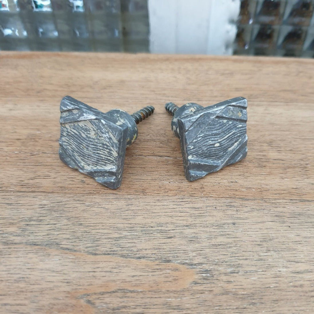 Paire de boutons de meuble de forme carrée Art Déco en acier chromé - Hello Broc