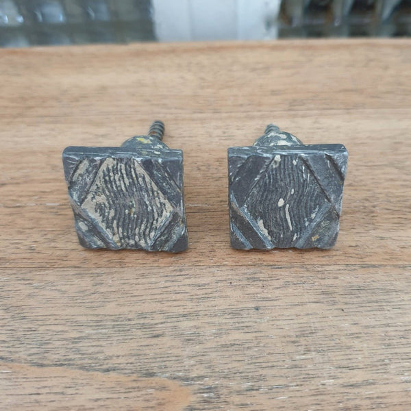 Paire de boutons de meuble de forme carrée Art Déco en acier chromé - Hello Broc