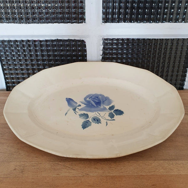 Plat de service ovale en faïence de Digoin décor roses bleues - Hello Broc
