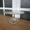 Présentoir à gâteau sur piédouche en verre moulé incolore - Hello Broc