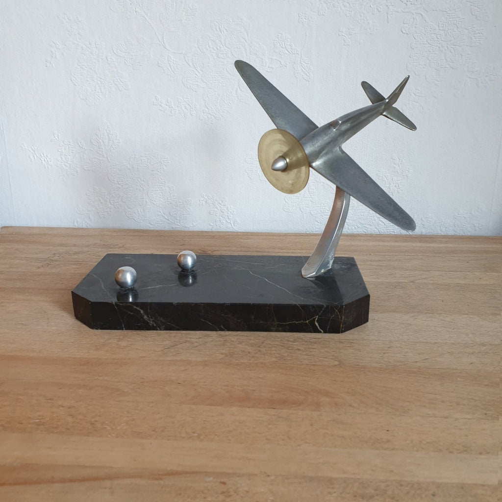 Presse-papier figurine avion en métal socle marbre – Hello Broc