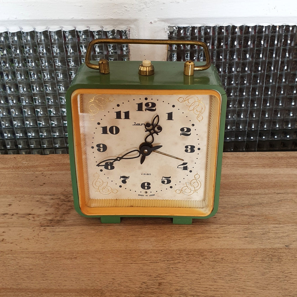 Réveil vintage vert et jaune Jantar made in USSR - Hello Broc