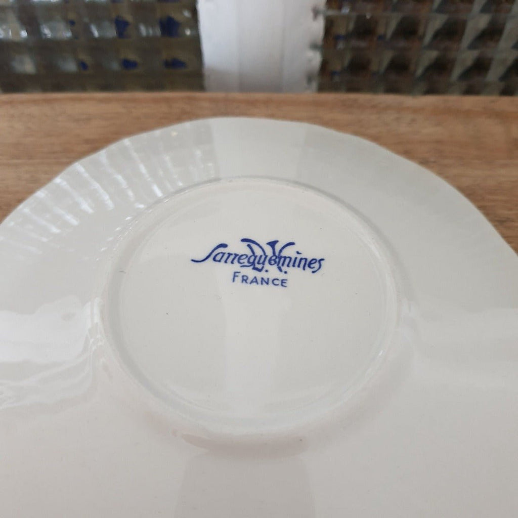 Sous-tasse en faïence de Sarreguemines décor Derby fleurs bleues - Hello Broc