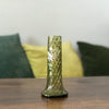 Vase vert en verre soufflé torse peint à la main - Hello Broc